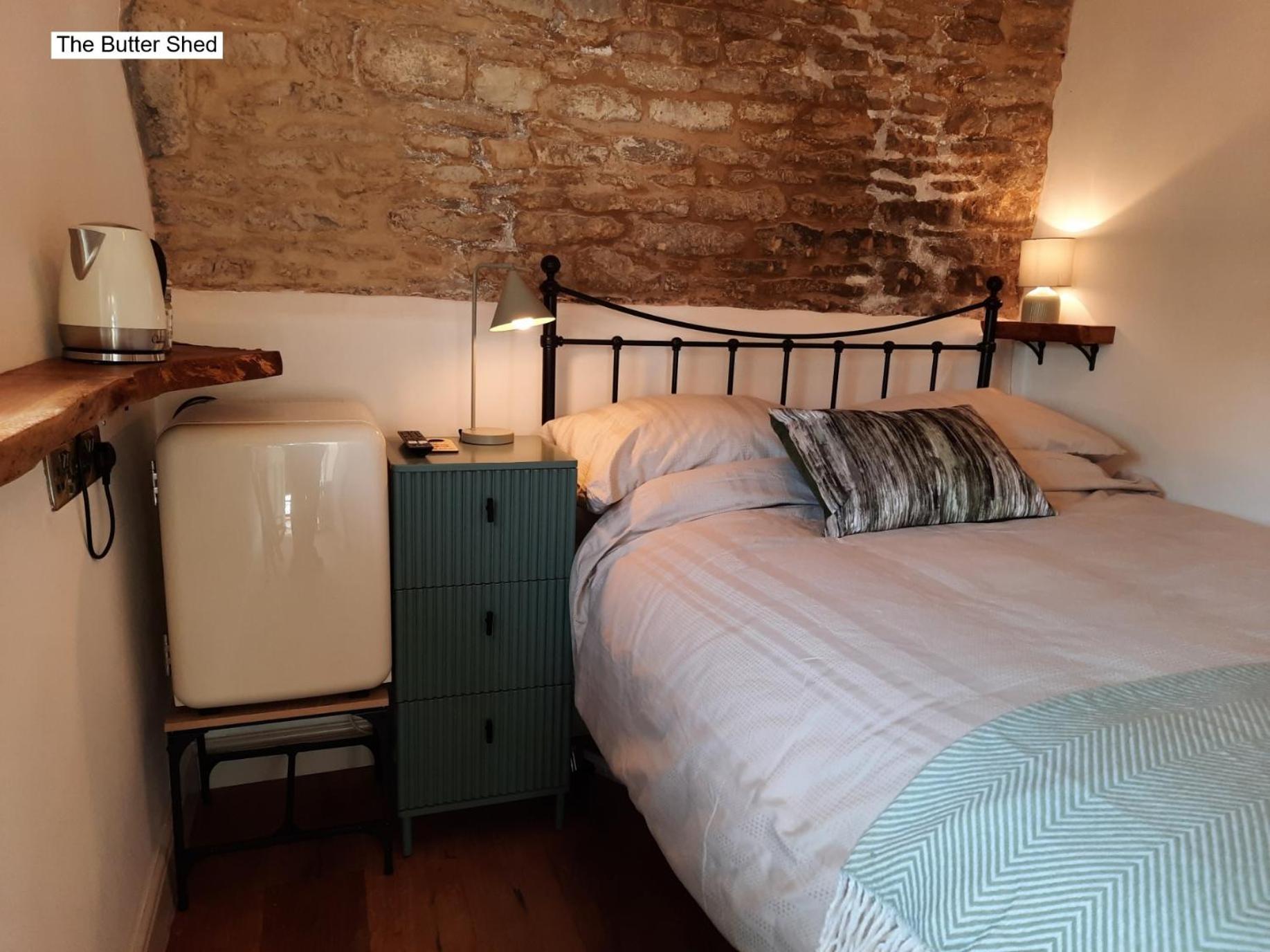 Cotswold Cottage Bed & Breakfast Luckington ภายนอก รูปภาพ